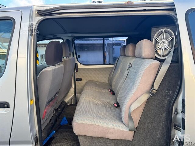 Break à toit surélevé Toyota Hiace 4WD. Lots of rust. 6 seats!