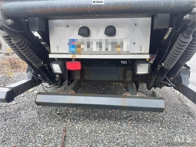 Matkalaukku HFR Cabinet with Lift Element.