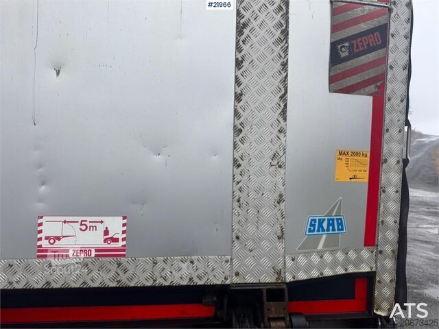 Matkalaukku HFR Cabinet with Lift Element.