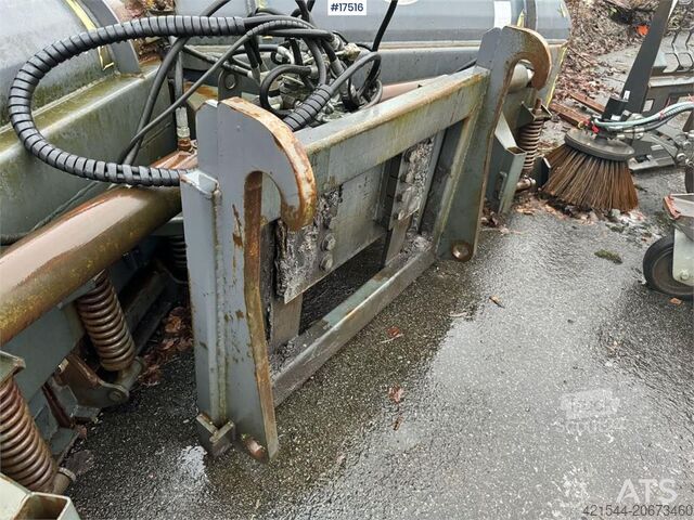 Rakennuskone Stark V-plow