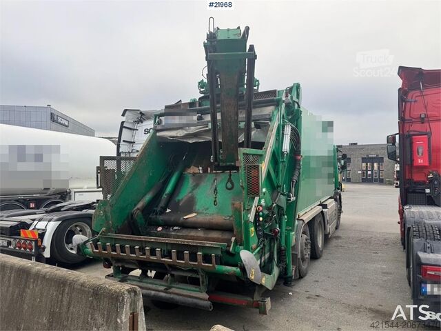 Jätteenkeräysauto Scania P340 6x2 Refuse truck w/ Crane.