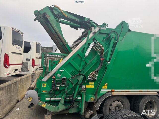 Jätteenkeräysauto Scania P340 6x2 Refuse truck w/ Crane.