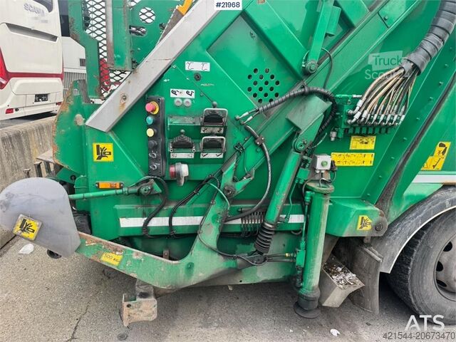 Jätteenkeräysauto Scania P340 6x2 Refuse truck w/ Crane.