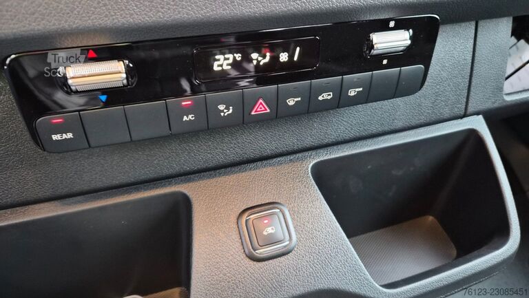 Minibus MERCEDES-BENZ Sprinter 315 VIP Mobility 23 Airline Stock