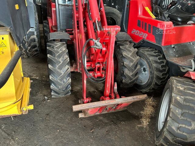 Ciągnik terminalowy Schäffer 2336 Motor neu