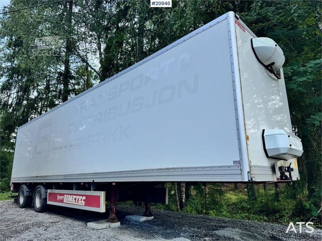 Limetec 2 axle City trailer w/ full side opening. Limetec 2 axle City trailer w/ full side opening.