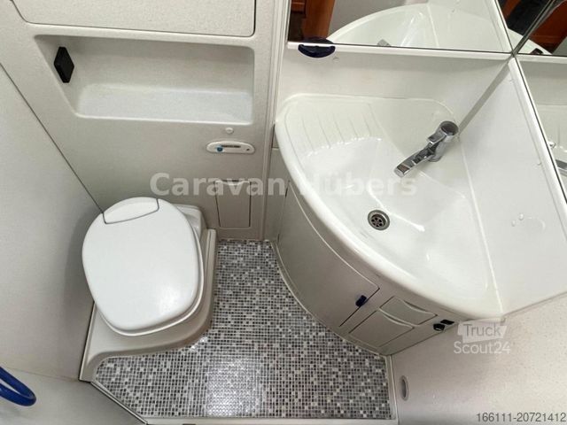 Camper integrado HYMER/ERIBA E 700 - Festbett - Solar - -