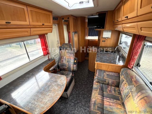 Camper integrado HYMER/ERIBA E 700 - Festbett - Solar - -