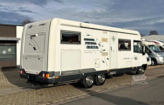 Camper integrado HYMER/ERIBA E 700 - Festbett - Solar - -