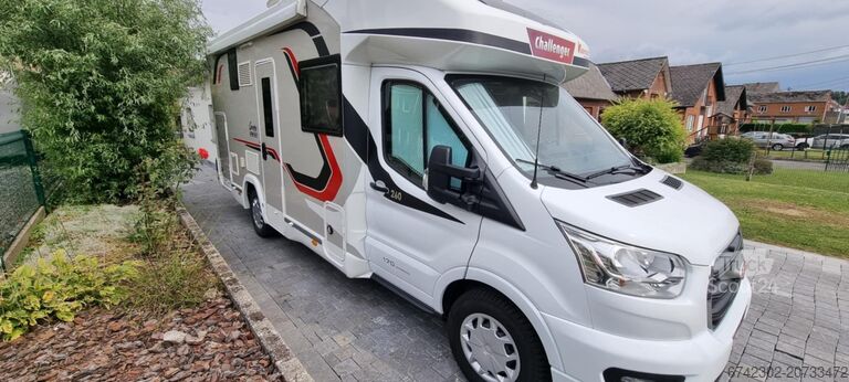 ημι-ενσωματωμένο αυτοκινούμενο τροχόσπιτο Challenger 260 graphite premium 170cv automatique