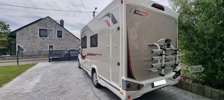 ημι-ενσωματωμένο αυτοκινούμενο τροχόσπιτο Challenger 260 graphite premium 170cv automatique