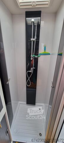 ημι-ενσωματωμένο αυτοκινούμενο τροχόσπιτο Challenger 260 graphite premium 170cv automatique