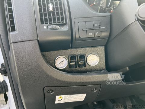 Halvintegrerad husbil Weinsberg CaraCompact 600 MEG EDITION [PEPPER] Luftfed. HA / Solar / Rollerb.