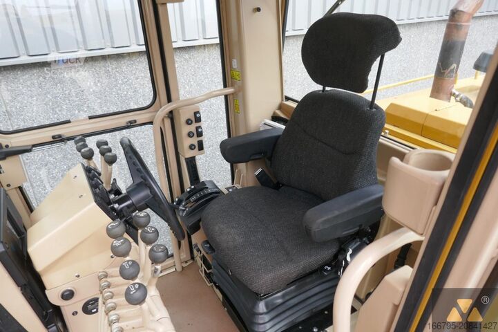 Grader Caterpillar 140K