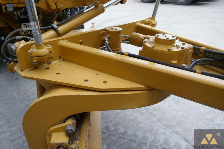 Grader Caterpillar 140K