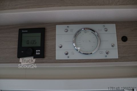 Ημιενσωματωμένο αυτοκινούμενο τροχόσπιτο Bürstner Lineo T 690 G