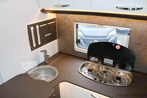 Ημιενσωματωμένο αυτοκινούμενο τροχόσπιτο Bürstner Lyseo TD 684 G