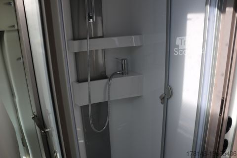 Ημιενσωματωμένο αυτοκινούμενο τροχόσπιτο Bürstner Lyseo TD 644 G