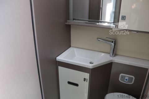 Ημιενσωματωμένο αυτοκινούμενο τροχόσπιτο Bürstner Lyseo TD 644 G