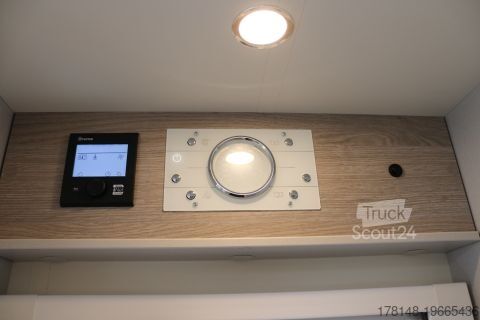 Напівінтегрований кемпер Bürstner Lineo T 700