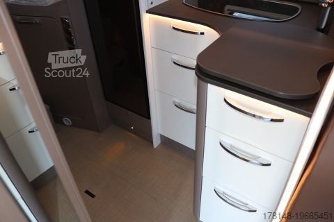 Ημιενσωματωμένο αυτοκινούμενο τροχόσπιτο Bürstner Lyseo TD 690 G