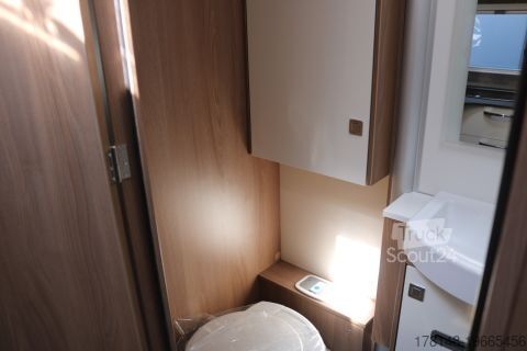 Ημιενσωματωμένο αυτοκινούμενο τροχόσπιτο Bürstner Lyseo TD 690 G