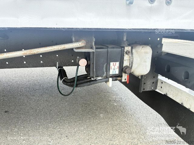 Åben sættevogn med presenning Schmitz Cargobull Curtainsider Mega Getränke