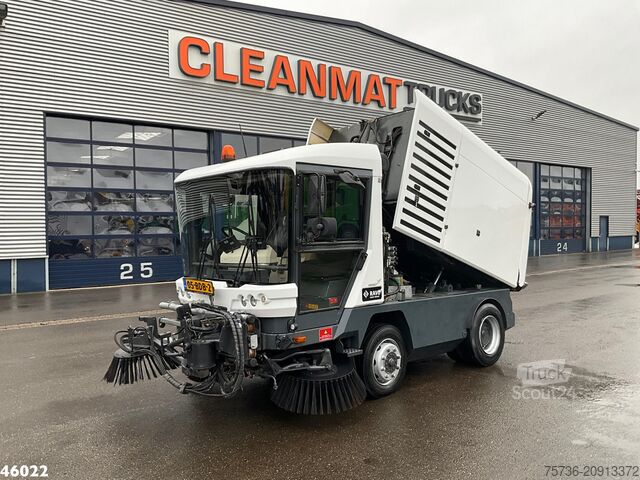 Balayeuse de voirie Ravo 580 with 3-rd brush