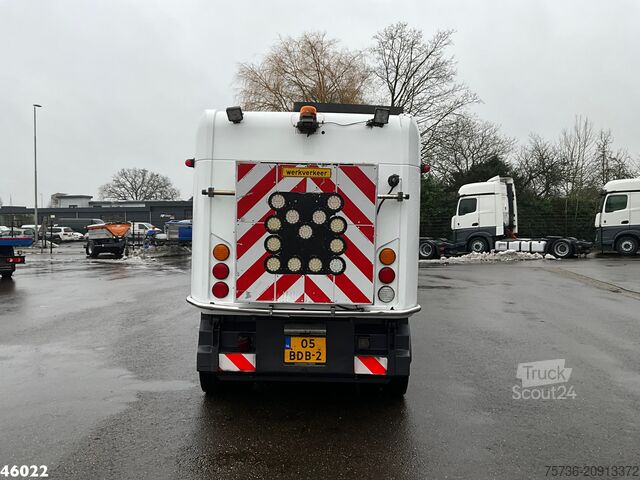 Balayeuse de voirie Ravo 580 with 3-rd brush