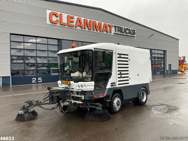 Balayeuse de voirie Ravo 580 with 3-rd brush