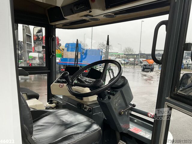 Balayeuse de voirie Ravo 580 with 3-rd brush