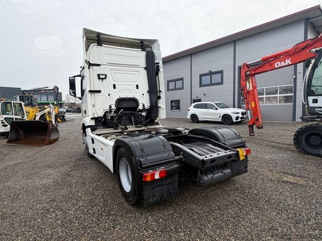 Standardowy ciągnik siodłowy MERCEDES-BENZ Actros 1840