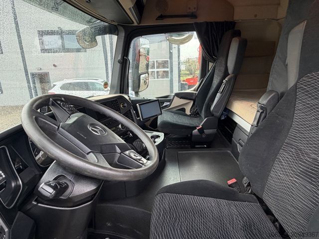 Standardowy ciągnik siodłowy MERCEDES-BENZ Actros  1840