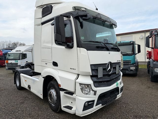 Standardowy ciągnik siodłowy MERCEDES-BENZ Actros 1840