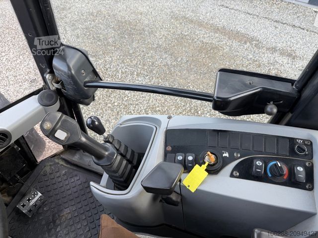 Încărcător pe roți CATERPILLAR 906H