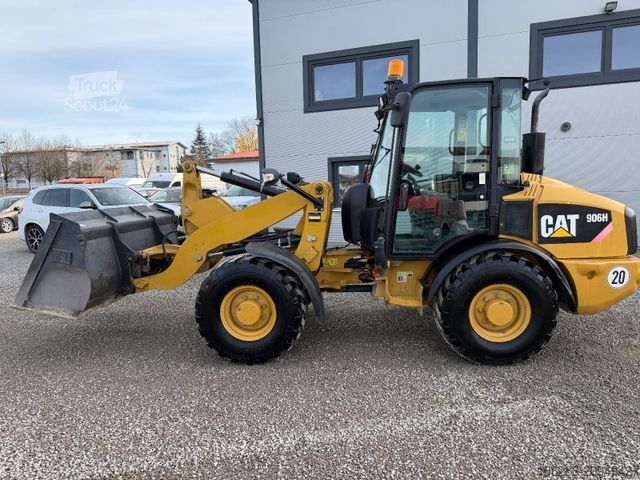 Încărcător pe roți CATERPILLAR 906H