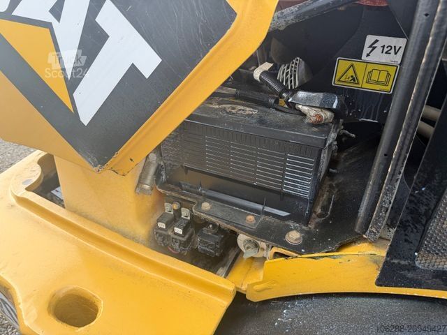 Încărcător pe roți CATERPILLAR 906H