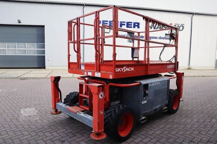 Scissor lift SkyJack SJ6826 Diesel, 4x4 Drive, 10m Working Height, 567k