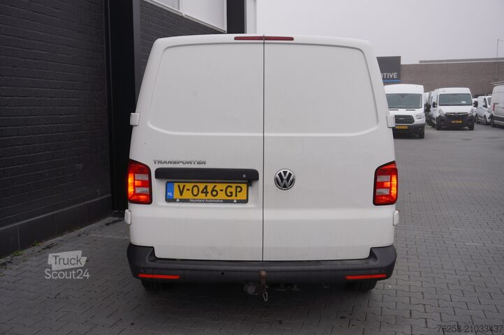 Delivery van Volkswagen Transporter 2.0 TDI L2 - Airco - Navi - PDC - T...