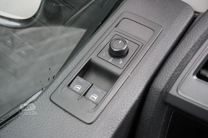 Delivery van Volkswagen Transporter 2.0 TDI L2 - Airco - Navi - PDC - T...