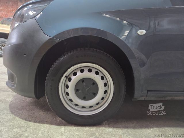 Fourgon tôlé MERCEDES-BENZ Vito Kasten 110  Kamera Tempom. Klima Tüv neu E6