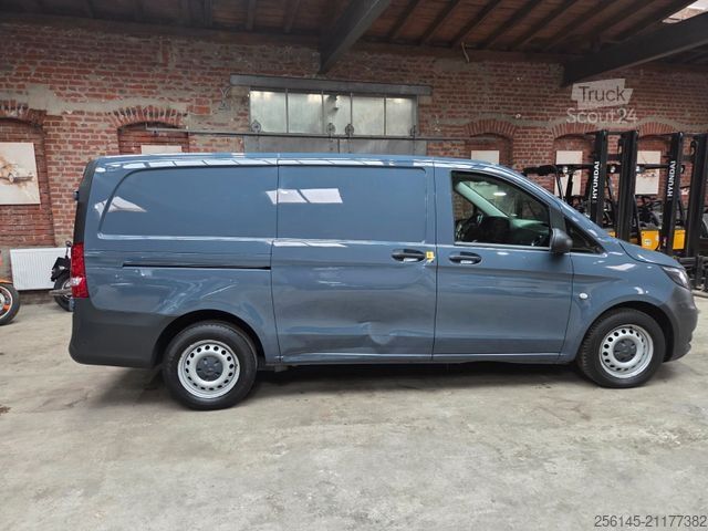 Minibus MERCEDES-BENZ Vito Kasten 110  Kamera Tempom. Klima Tüv neu E6