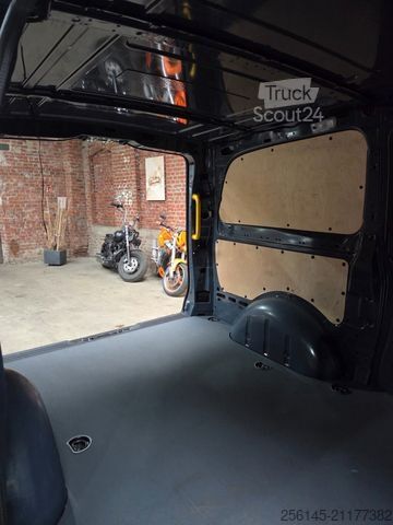 Minibus MERCEDES-BENZ Vito Kasten 110  Kamera Tempom. Klima Tüv neu E6