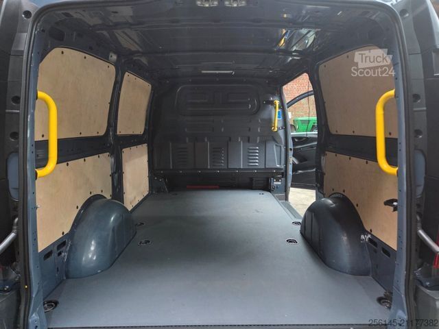 Minibus MERCEDES-BENZ Vito Kasten 110  Kamera Tempom. Klima Tüv neu E6