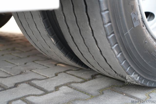 Remorque ouverte avec bâche WECON PRZYCZEPA - 7,7 M / TANDEM / PRZEJAZDOWA  / SAF