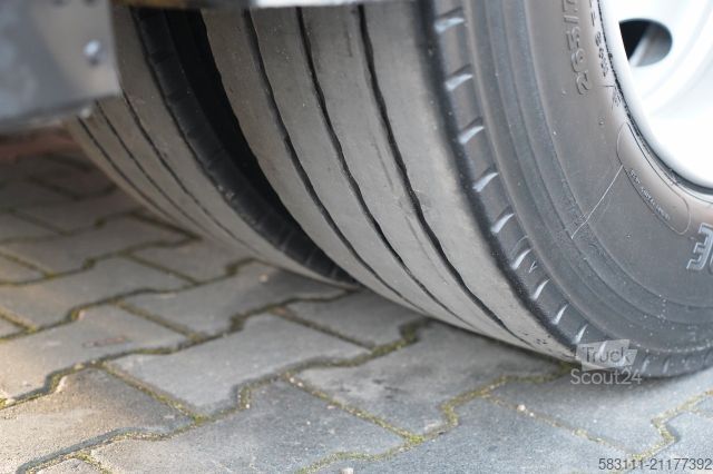 Remorque ouverte avec bâche WECON PRZYCZEPA - 7,7 M / TANDEM / PRZEJAZDOWA  / SAF