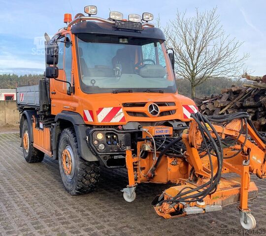 Унімог Unimog U 527 4x4 U 527 4x4, Kommunalhydraulik, Schmidt Mähgerät, Frontzapfwelle, Mähtür