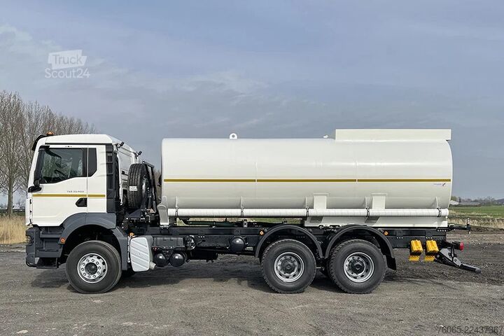 Camião-cisterna MAN TGS 33.400 BB CH Water Tank Truck (8 units)