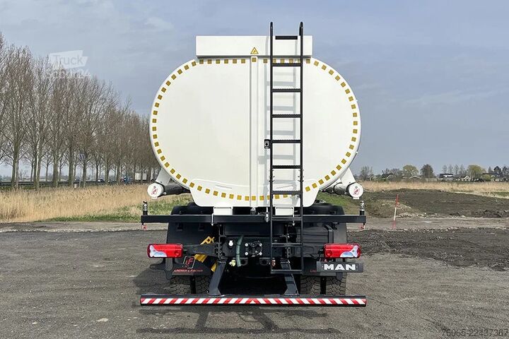 Camião-cisterna MAN TGS 33.400 BB CH Water Tank Truck (8 units)