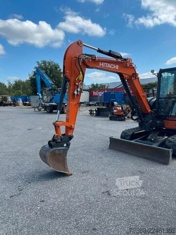 حفارة صغيرة HITACHI ZX 48 U-6